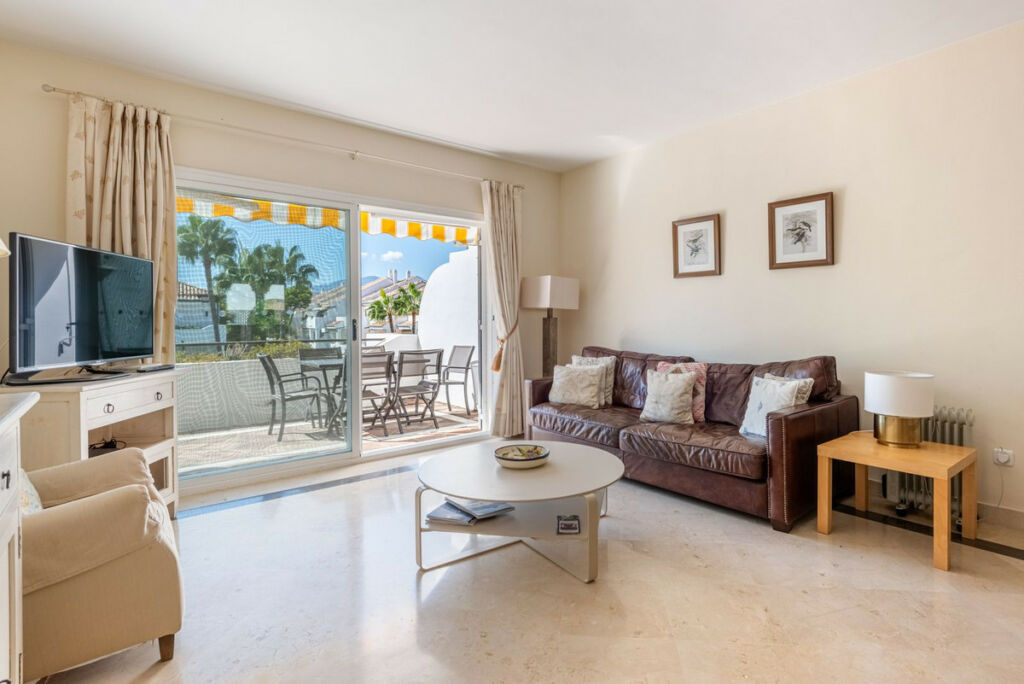 Top Floor Apartment El Presidente Málaga - image 2