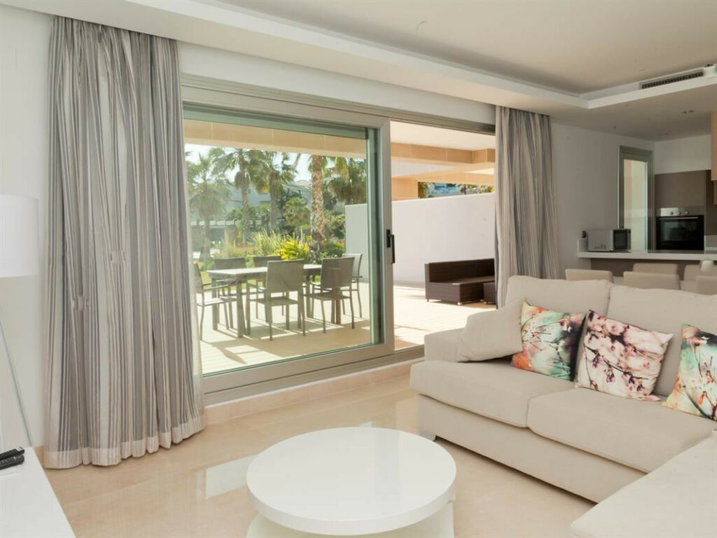 Ground Floor Apartment Estepona Málaga - image 2