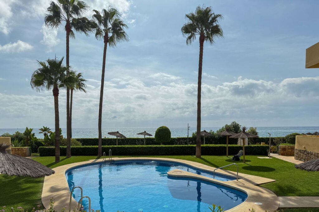 Middle Floor Apartment La Cala Málaga - image 2