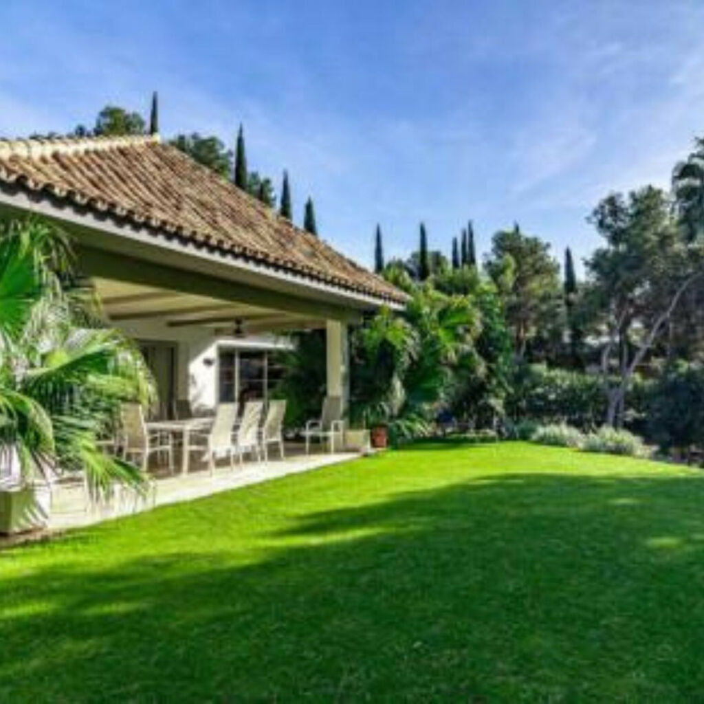 Detached Villa Marbella Málaga - image 2