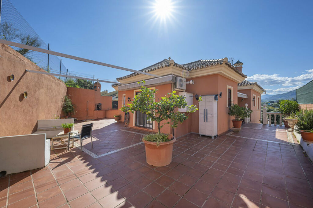 Detached Villa San Pedro de Alcántara Málaga - image 2