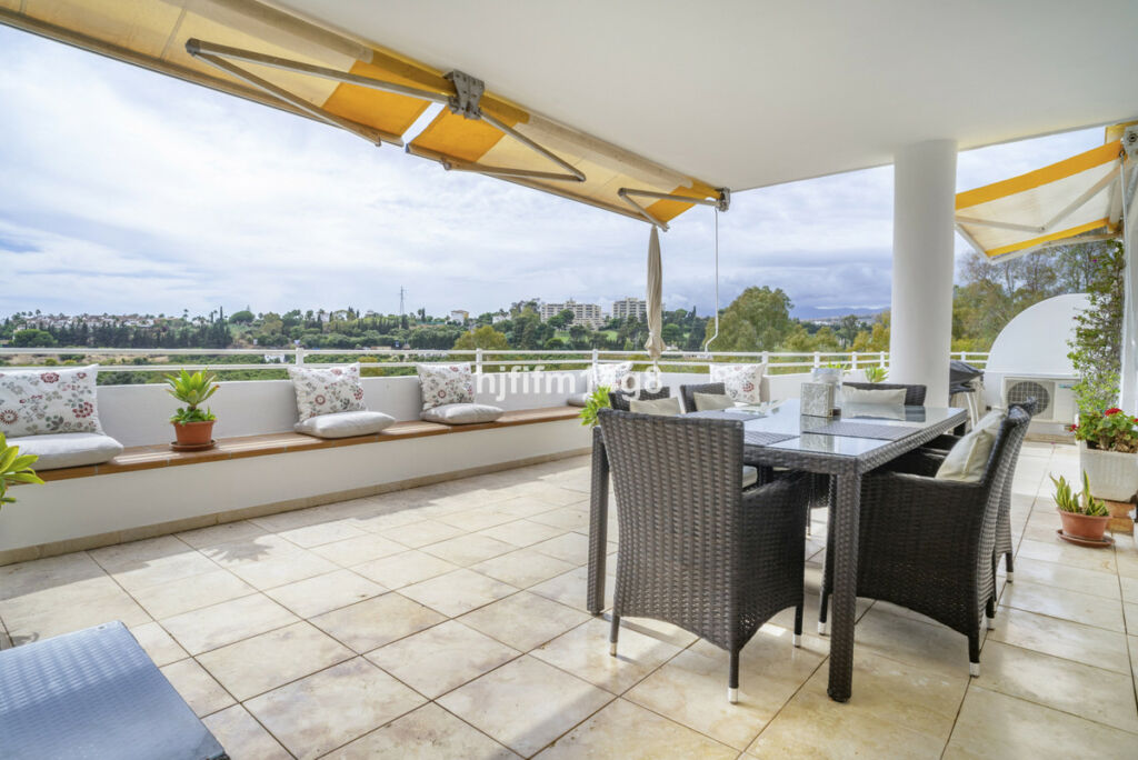Middle Floor Apartment Guadalmina Alta Málaga - image 2