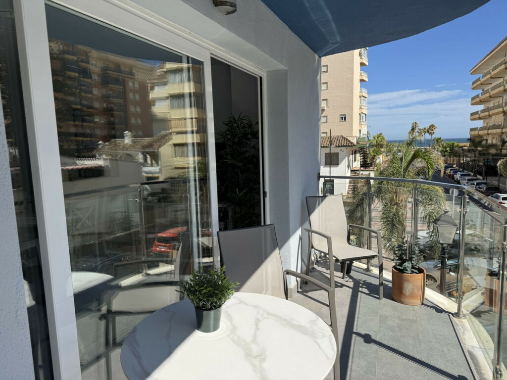 Middle Floor Apartment Fuengirola Málaga - image 2