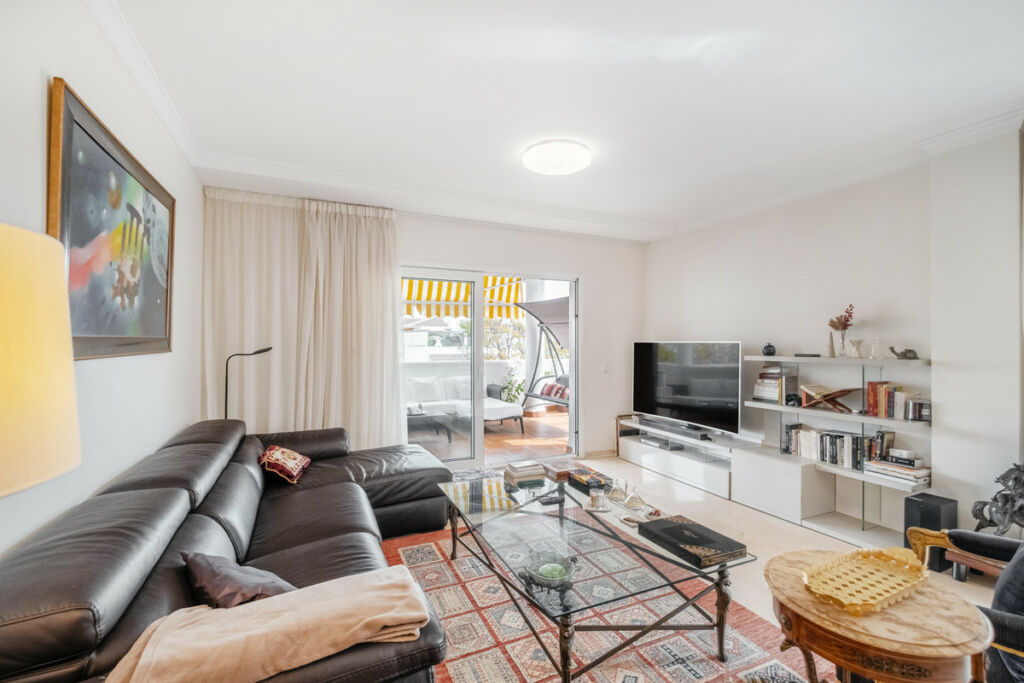 Middle Floor Apartment The Golden Mile Málaga - image 2