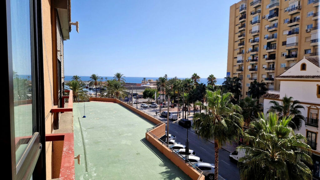 Middle Floor Apartment Fuengirola Málaga - image 2