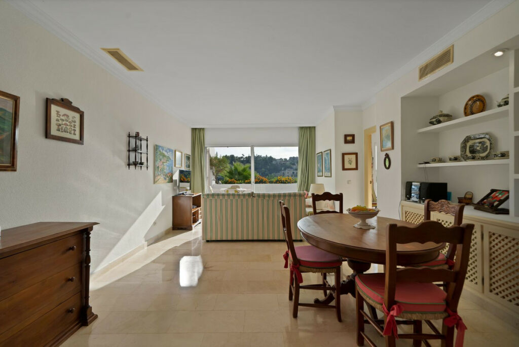 Ground Floor Apartment Benahavís Málaga - image 2