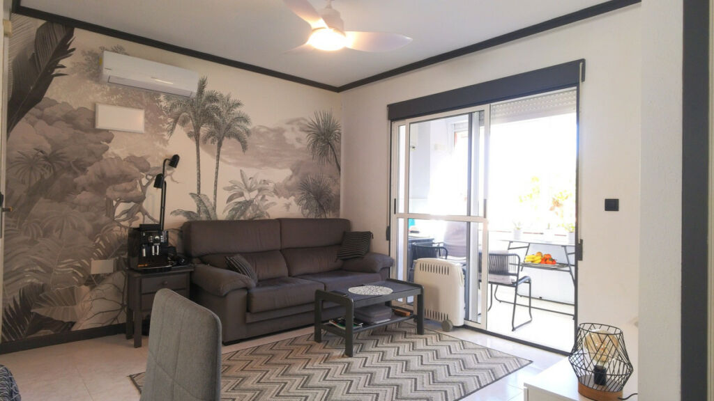 Middle Floor Apartment Torrevieja Alicante - image 2