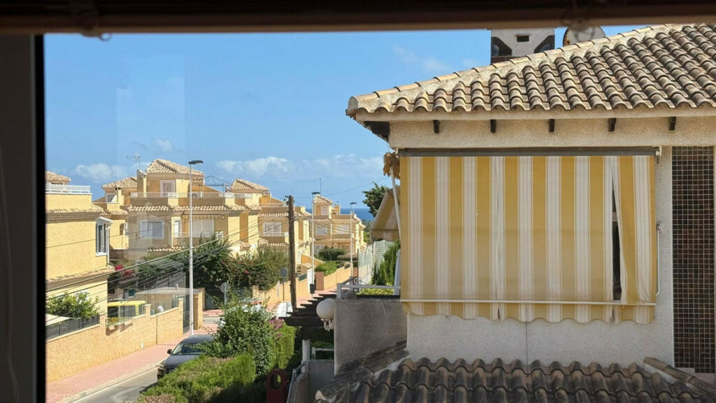 Bungalow Torrevieja Alicante - image 2