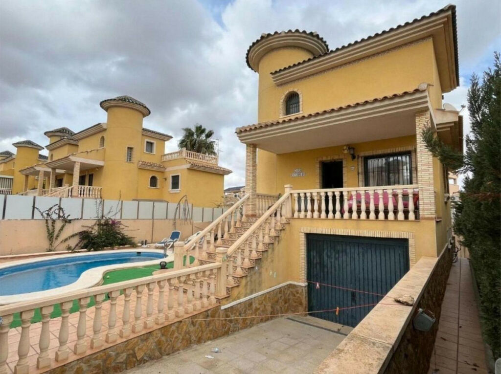 Townhouse Villamartin Alicante - image 2