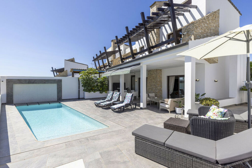 Semi-Detached House Estepona Málaga - image 2