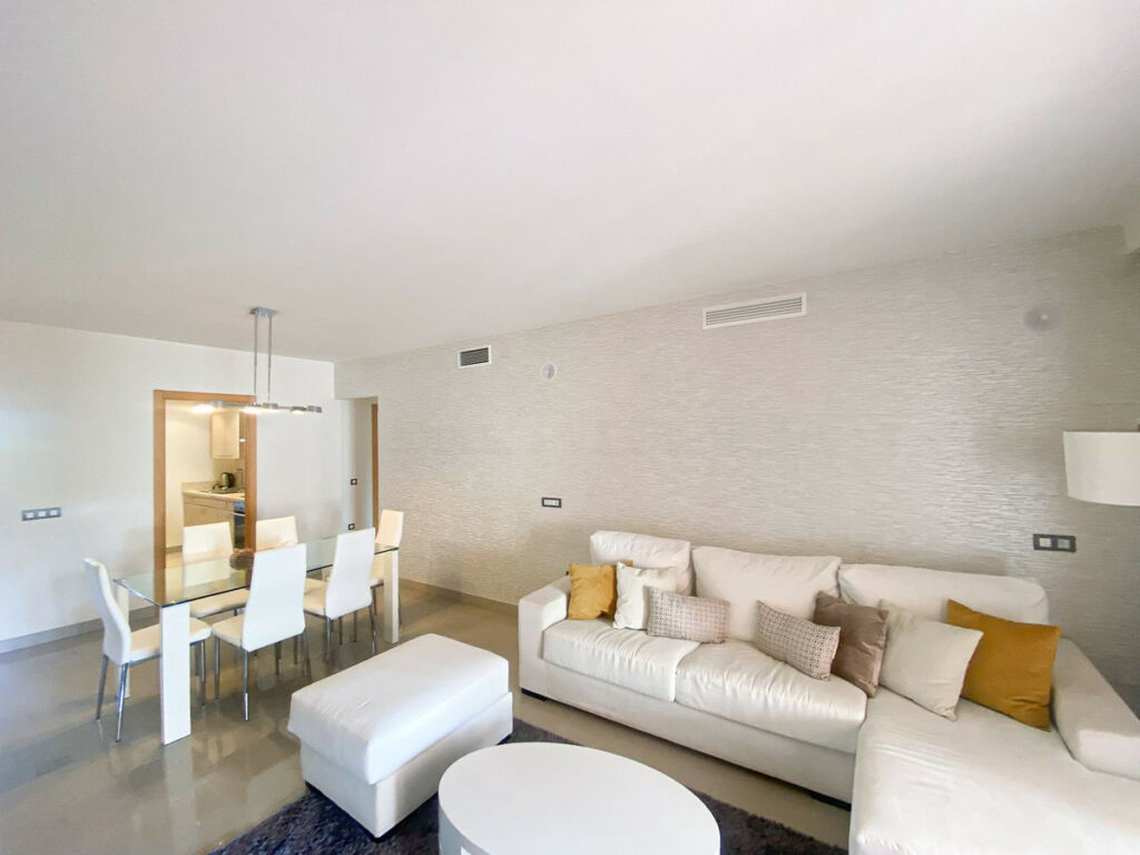 Middle Floor Apartment El Paraiso Málaga - image 2