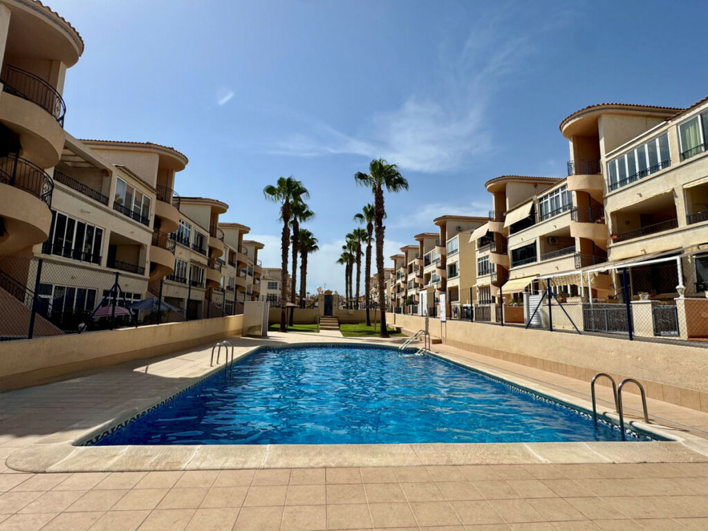 Middle Floor Apartment Los Altos Alicante - image 2