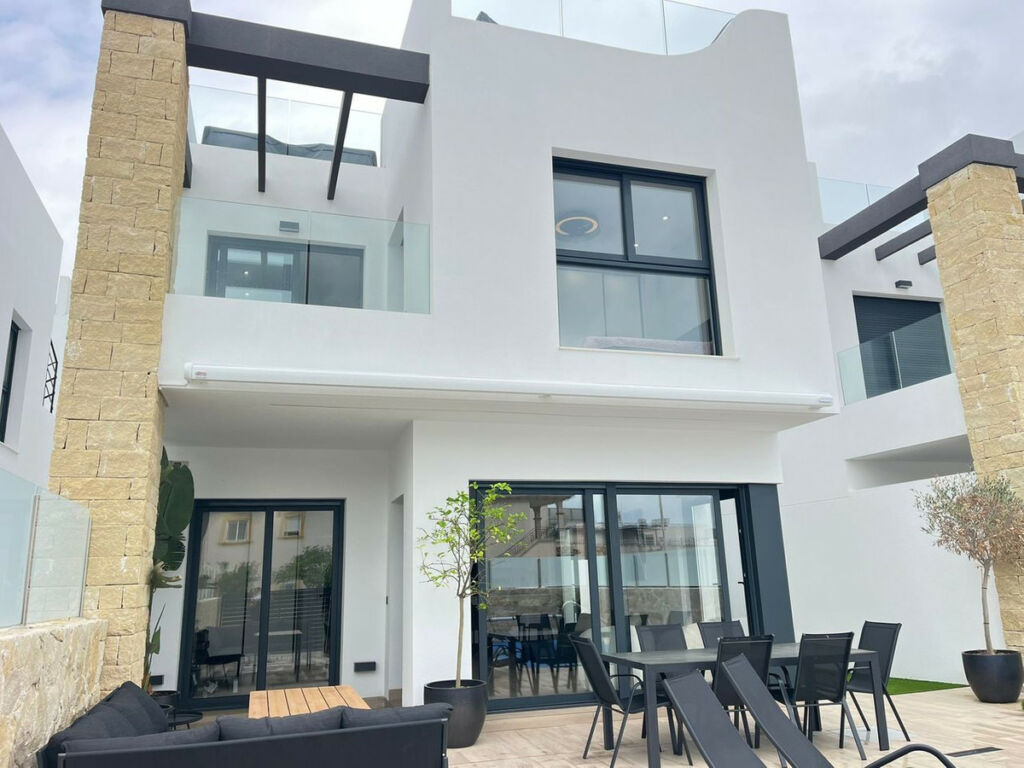 Detached Villa Punta Prima Alicante - image 2