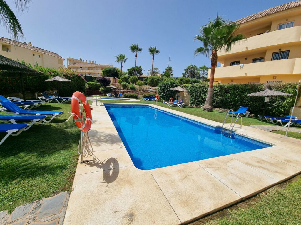 Penthouse La Duquesa Málaga - image 2