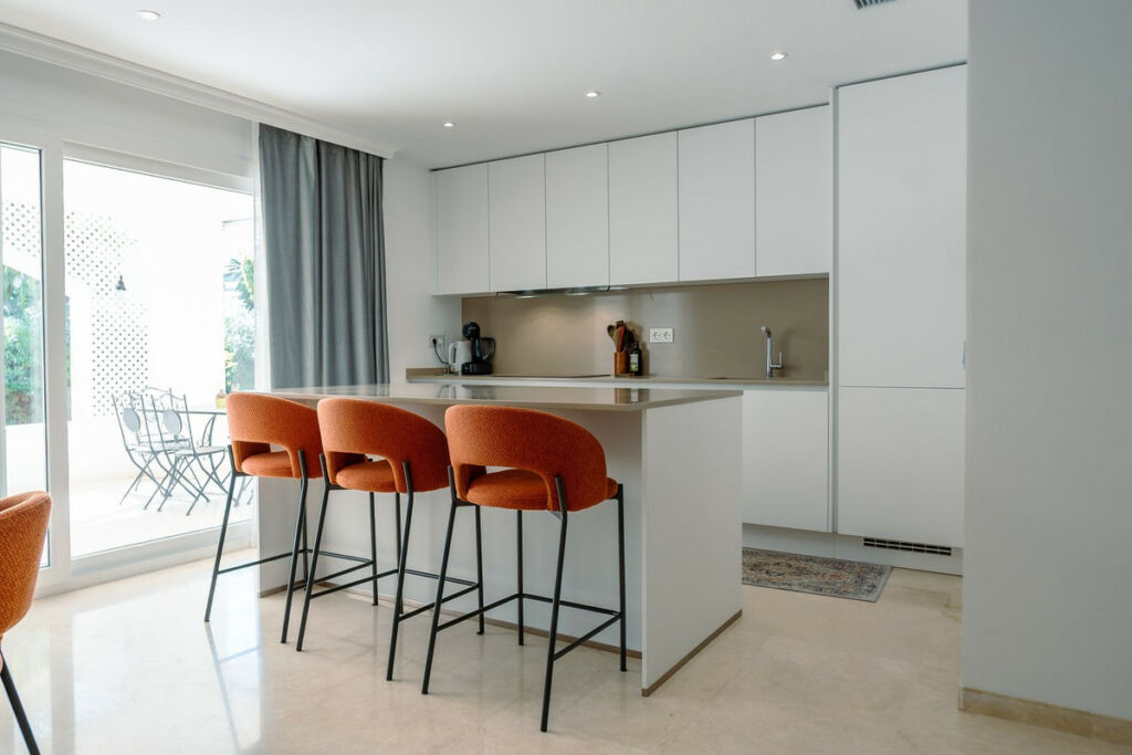 Ground Floor Apartment Estepona Málaga - image 2