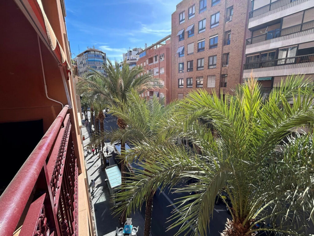Middle Floor Apartment Alicante City Alicante - image 2