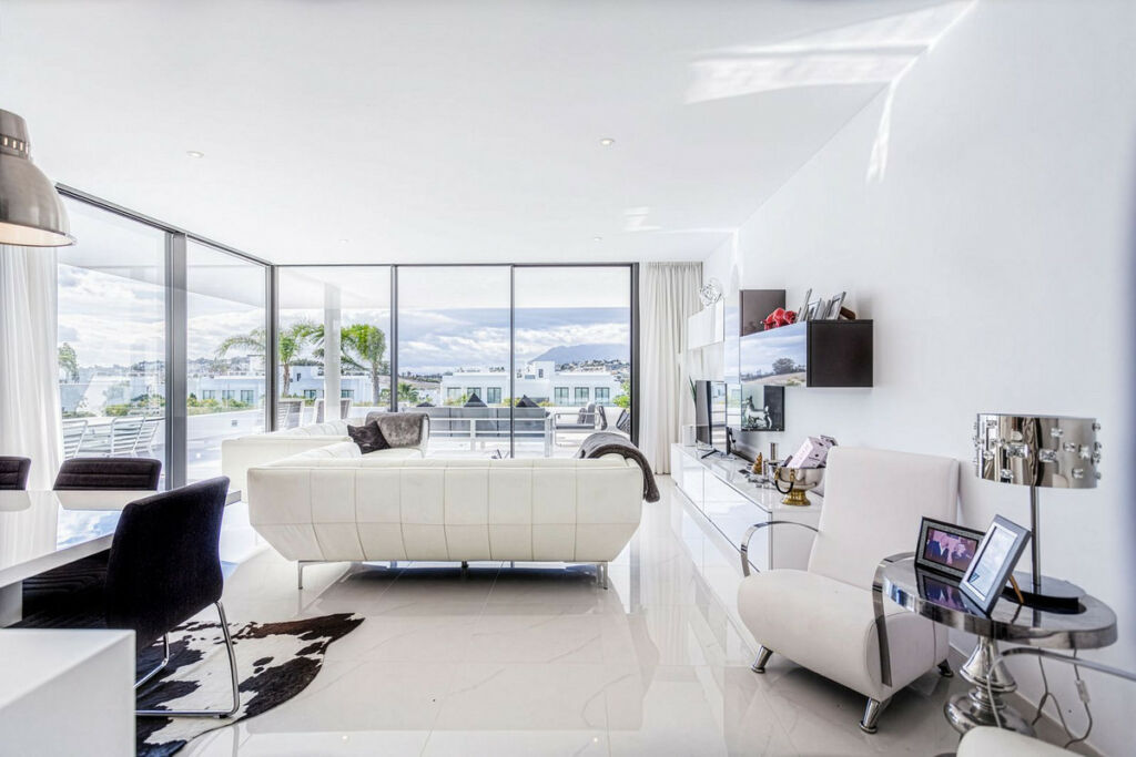 Middle Floor Apartment Estepona Málaga - image 6