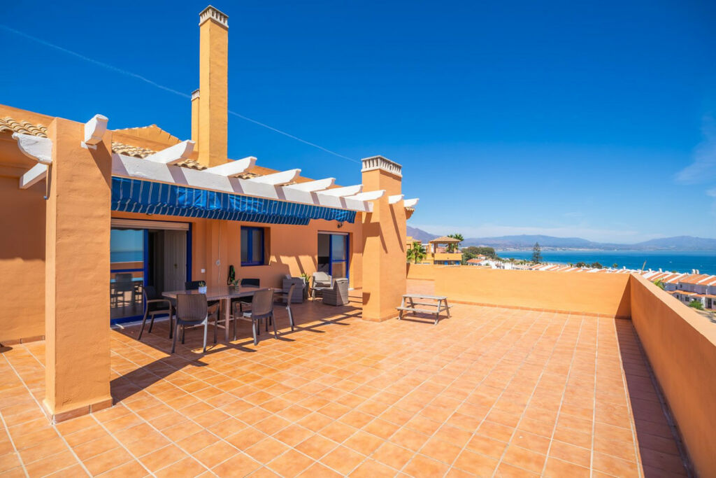 Penthouse La Duquesa Málaga - image 2