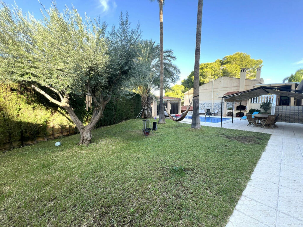 Detached Villa Los Balcones Alicante - image 2