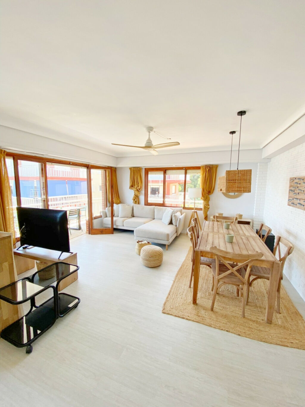 Middle Floor Apartment Denia Alicante - image 2