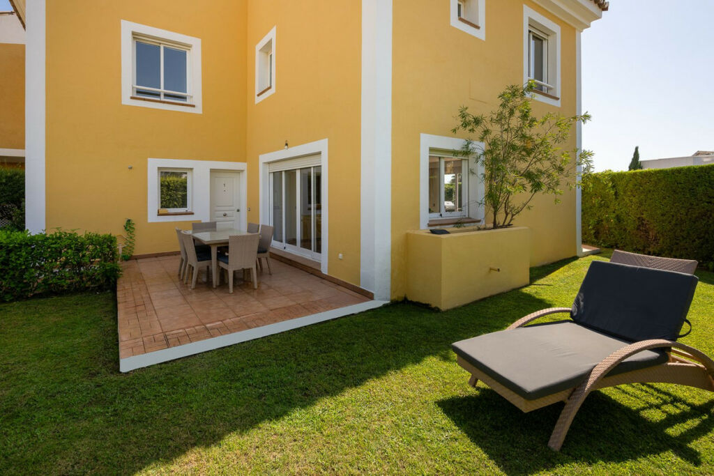 Townhouse Estepona Málaga - image 2