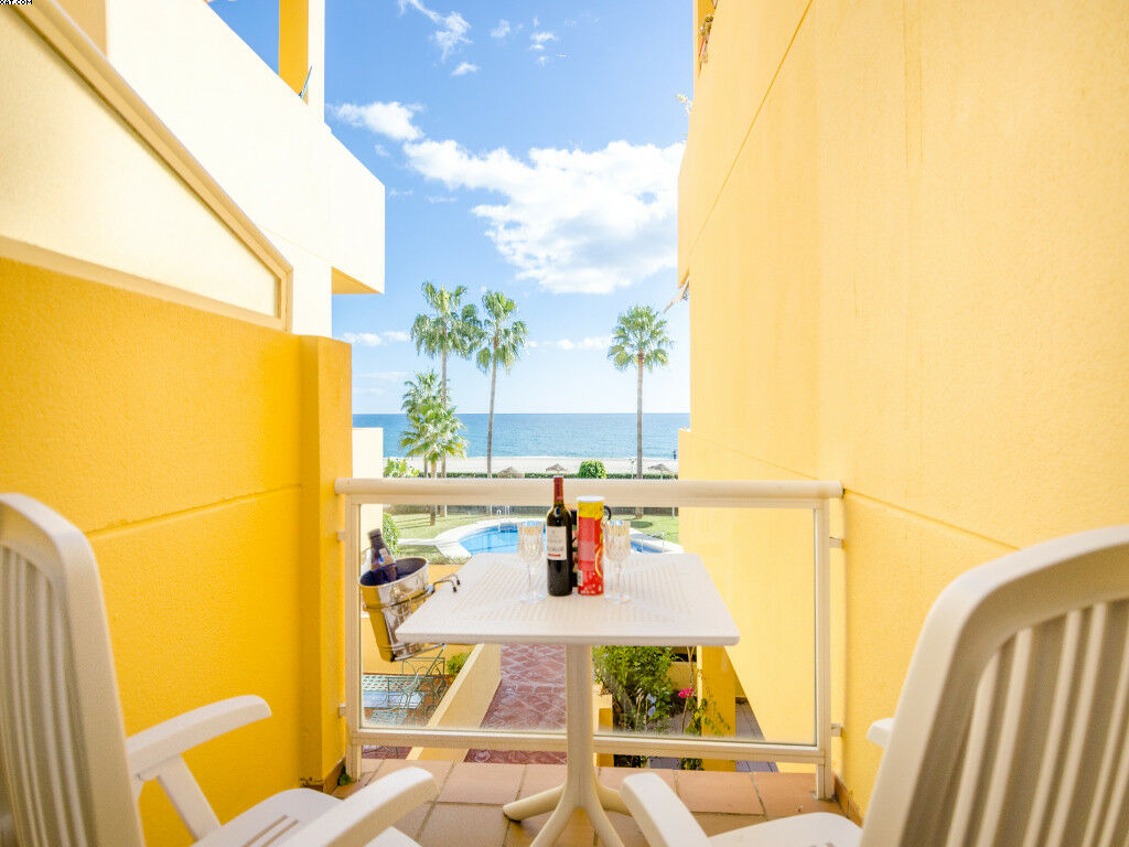 Middle Floor Apartment La Cala de Mijas Málaga - image 2