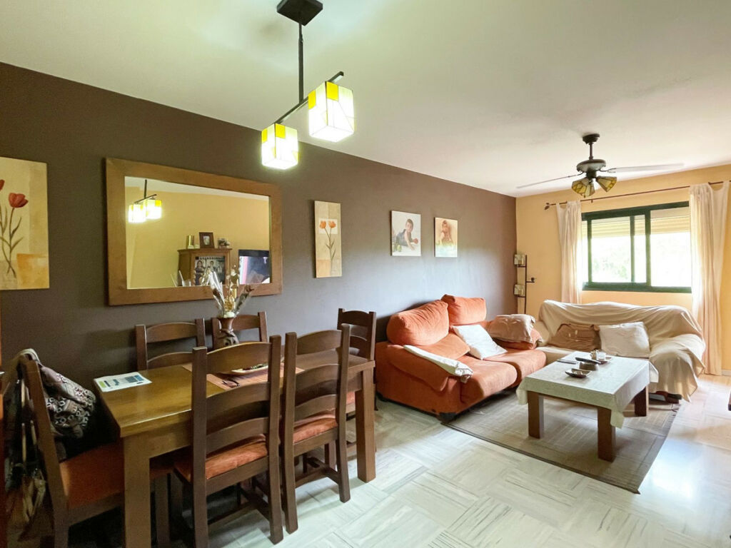 Middle Floor Apartment Fuengirola Málaga - image 2