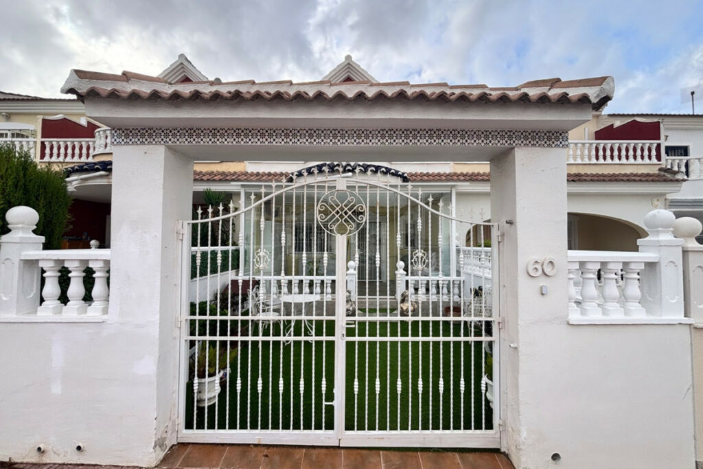 Townhouse Benijofar Alicante - image 2