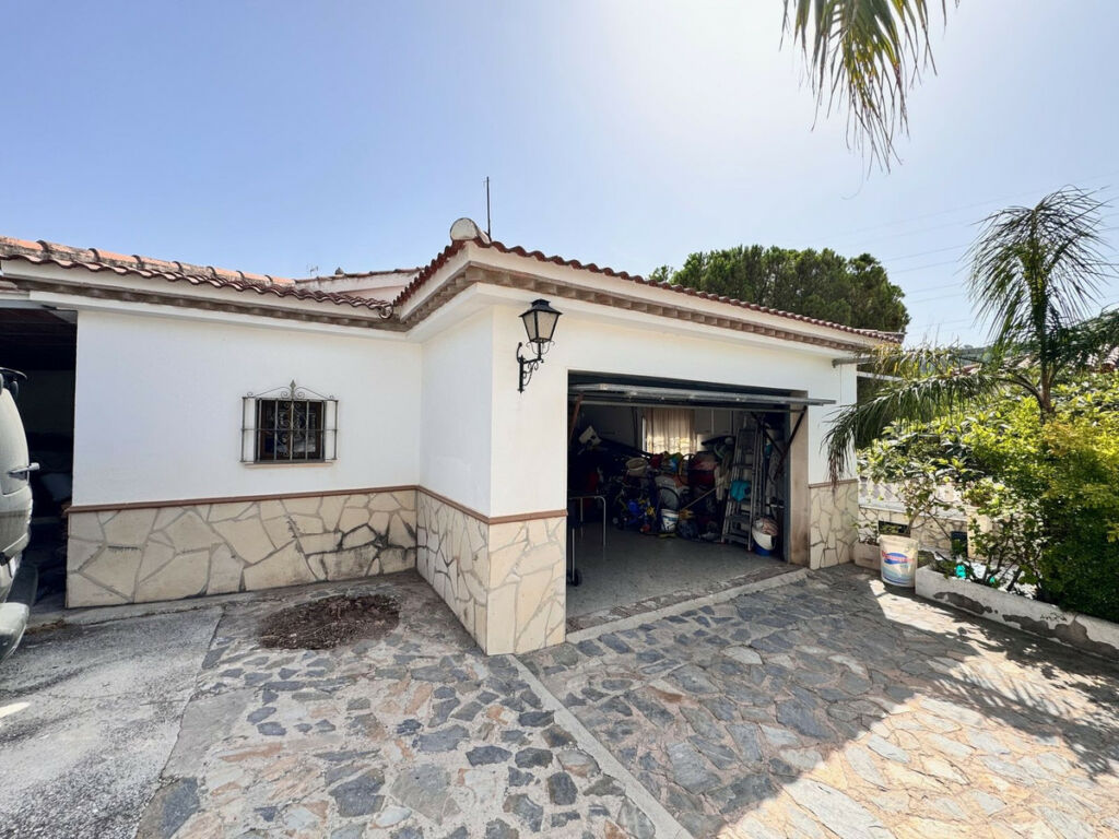 Detached Villa Alhaurín de la Torre Málaga - image 2