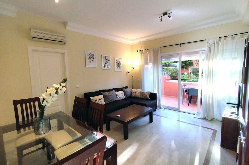 Ground Floor Apartment Estepona Málaga - image 2