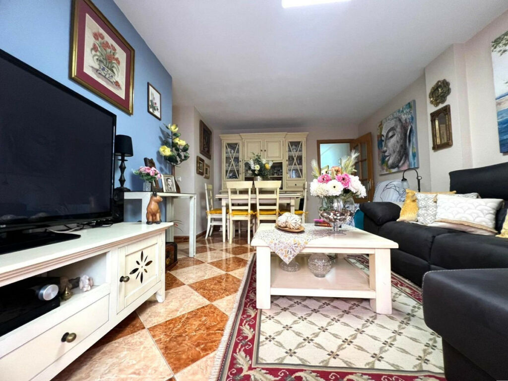 Middle Floor Apartment Torrevieja Alicante - image 2