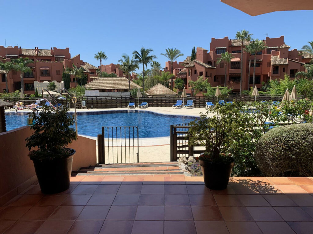Middle Floor Apartment New Golden Mile Málaga - image 2