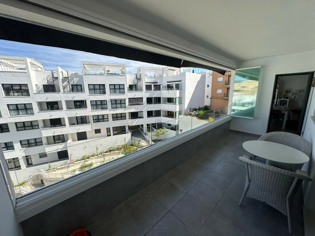 Middle Floor Apartment Estepona Málaga - image 2