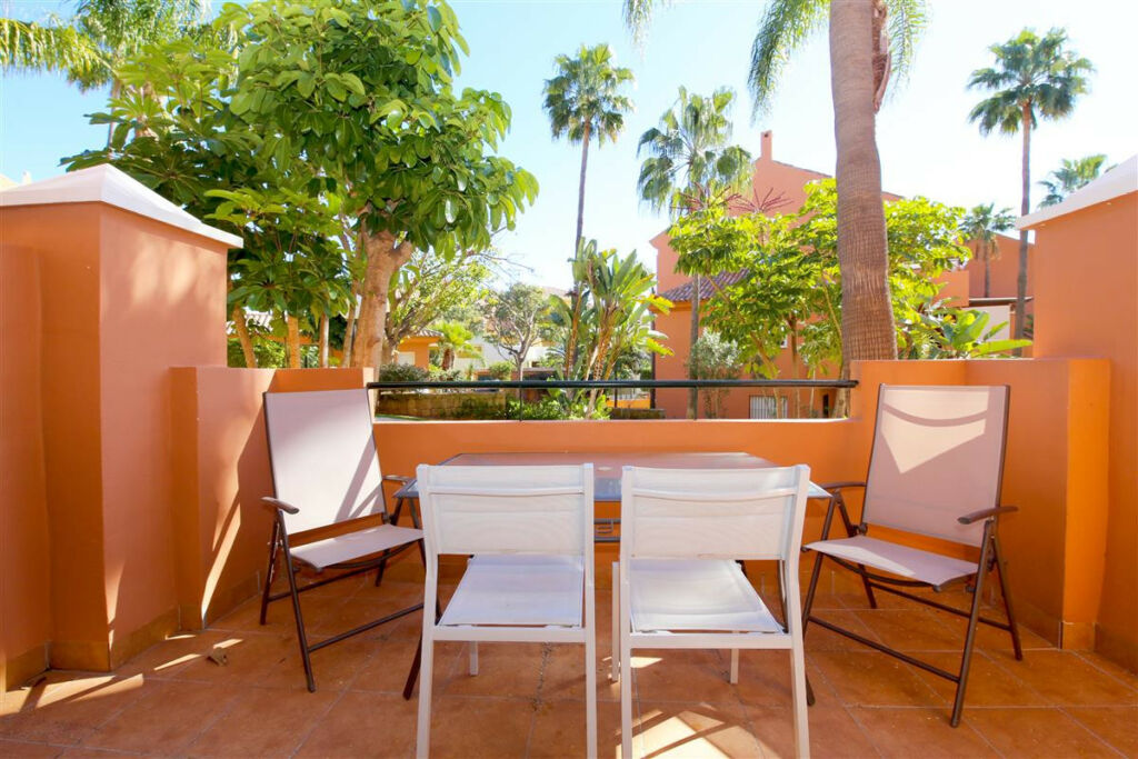 Ground Floor Apartment Estepona Málaga - image 2