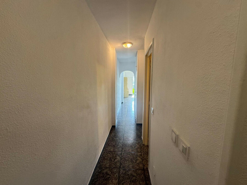 Middle Floor Apartment Torrevieja Alicante - image 2