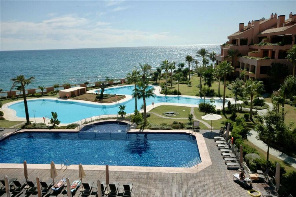 Ground Floor Apartment Puerto Banús Málaga - image 2