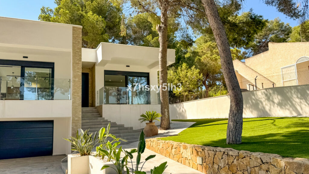 Detached Villa Los Balcones Alicante - image 2