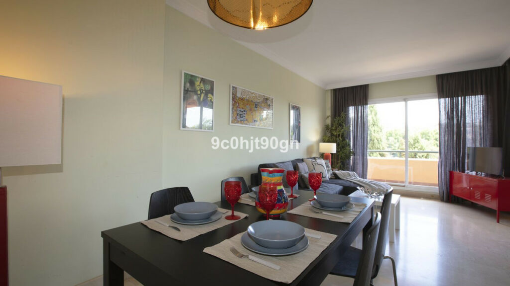 Middle Floor Apartment Elviria Málaga - image 2