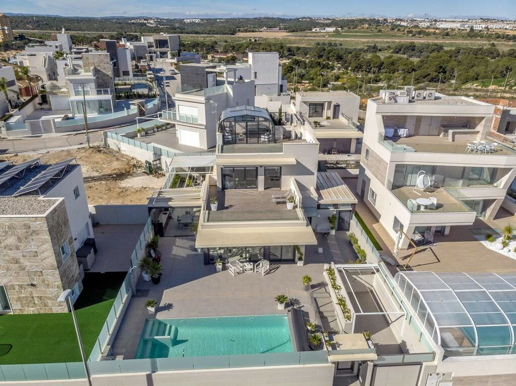 Detached Villa Campoamor Alicante - image 2