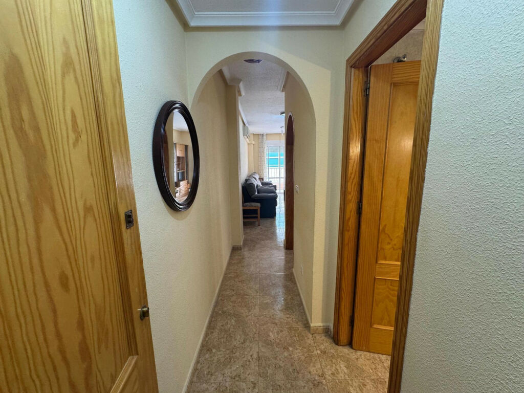 Middle Floor Apartment Torrevieja Alicante - image 2