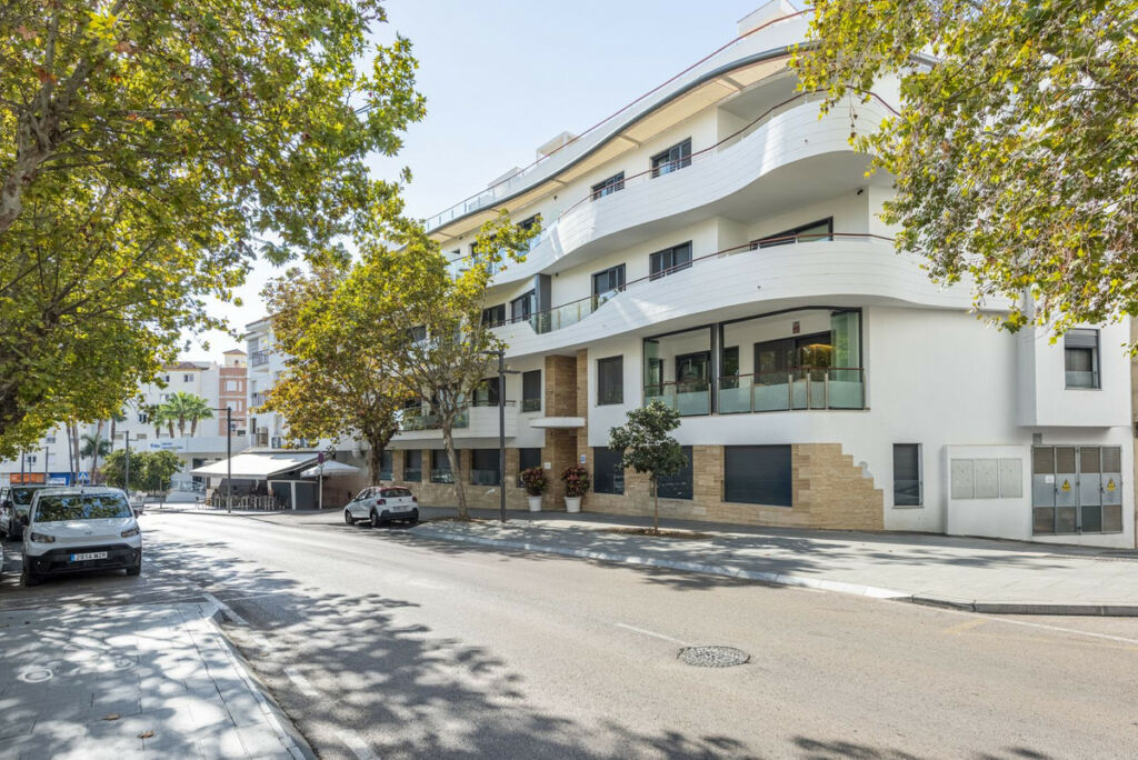 Middle Floor Apartment Estepona Málaga - image 20
