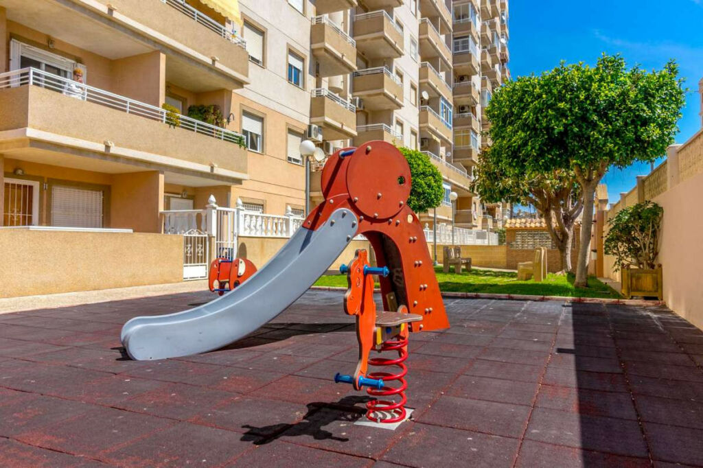Middle Floor Apartment Torrevieja Alicante - image 20