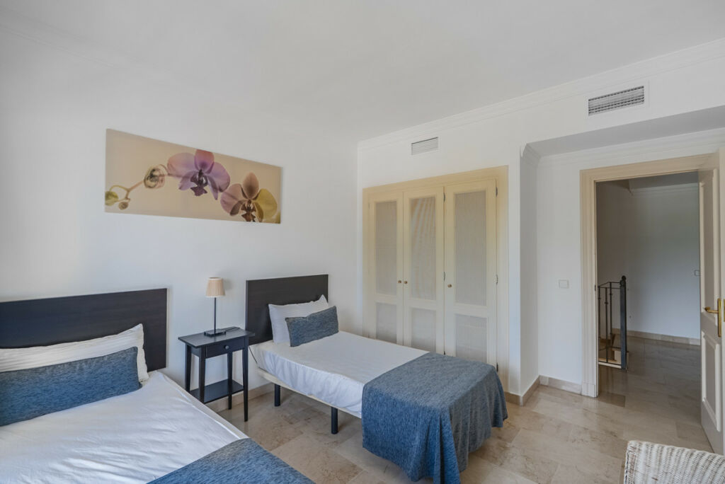 Duplex Nueva Andalucía Málaga - image 20