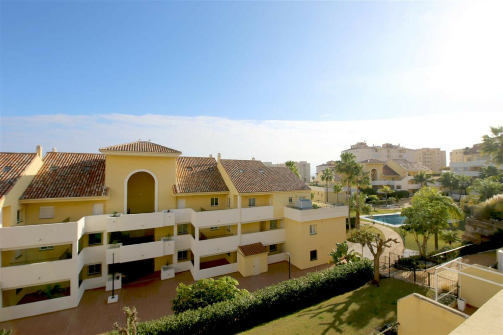 Middle Floor Apartment Estepona Málaga - image 20