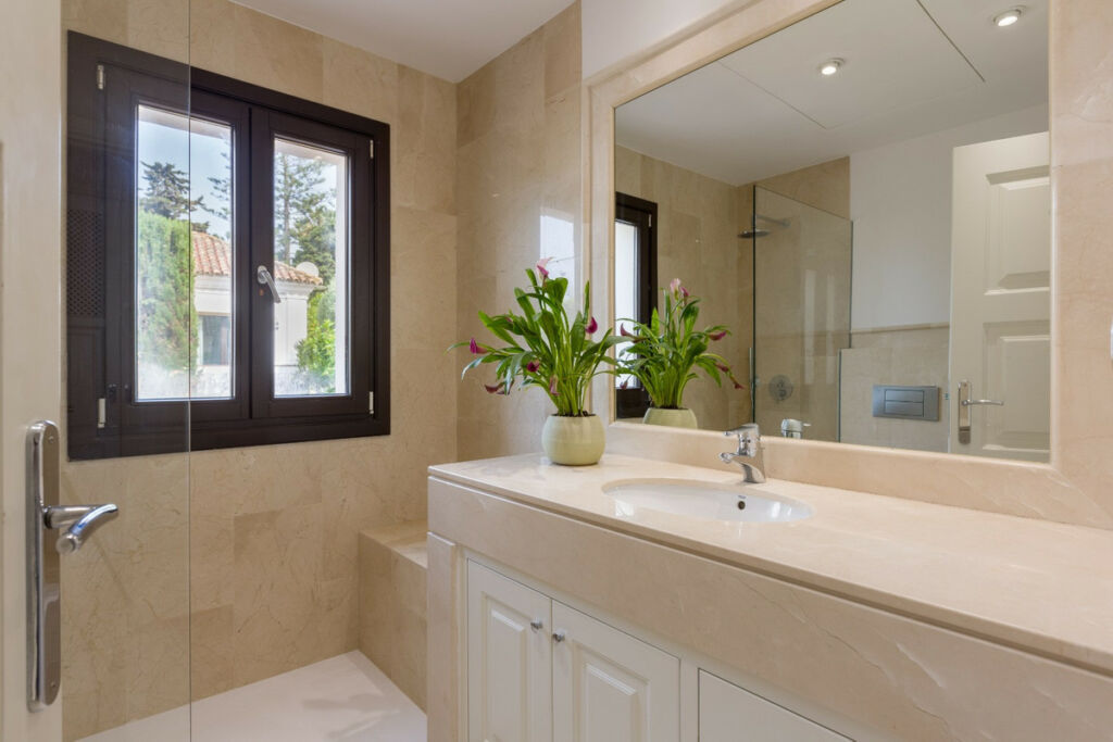 Detached Villa Guadalmina Baja Málaga - image 20