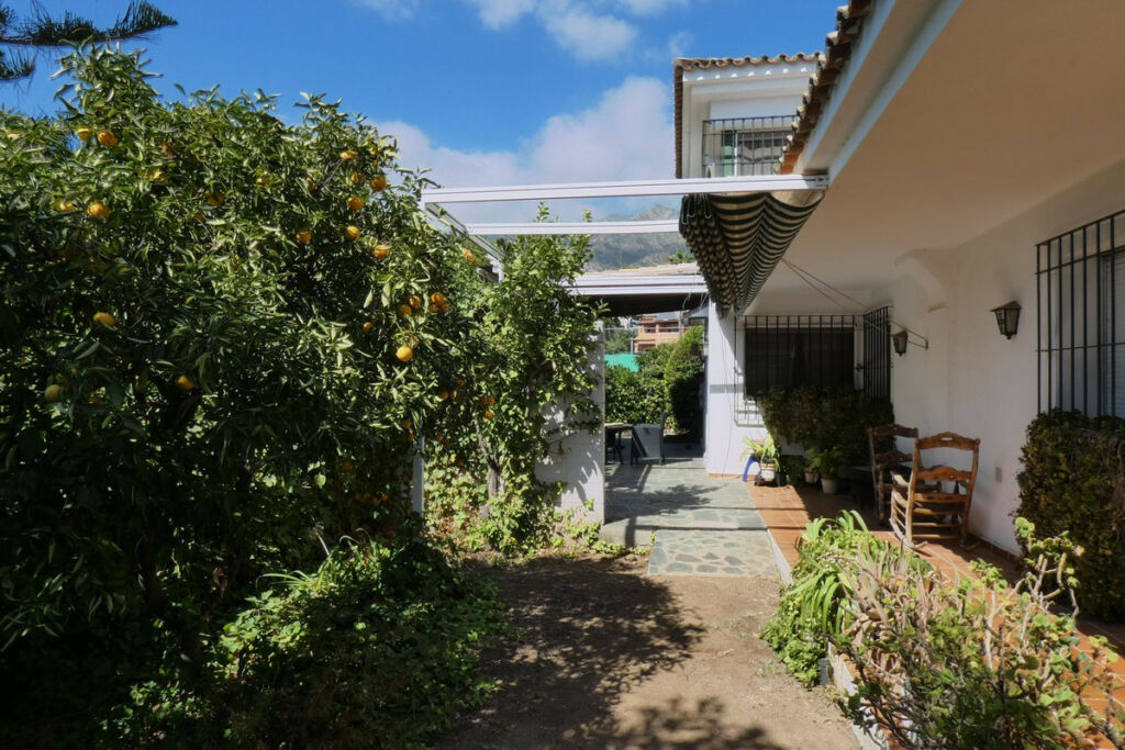 Detached Villa Marbella Málaga - image 4