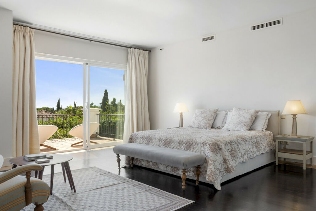 Detached Villa Nueva Andalucía Málaga - image 20