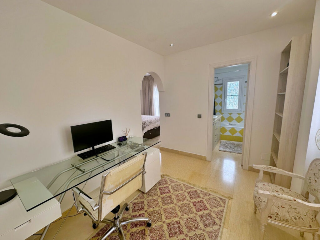 Detached Villa Selwo Málaga - image 20