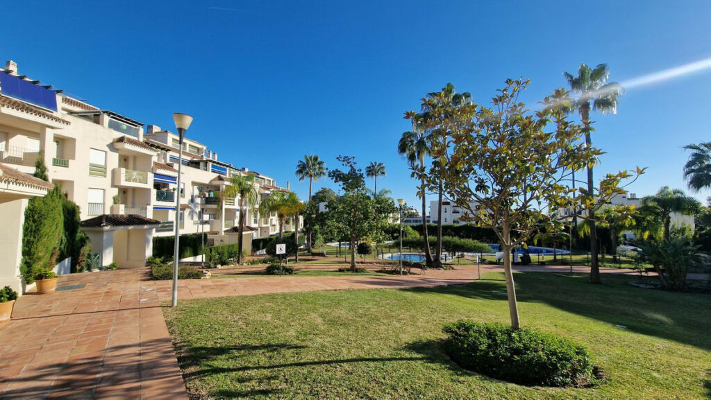 Middle Floor Apartment Nueva Andalucía Málaga - image 20