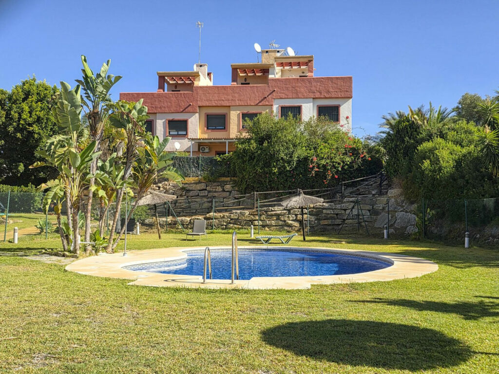 Townhouse La Duquesa Málaga - image 20